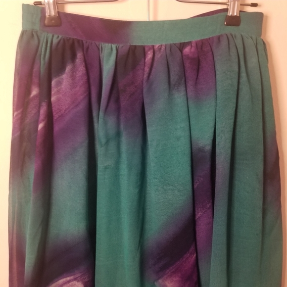 Gorgeous Womens Skirt Set - Picture 5 of 6